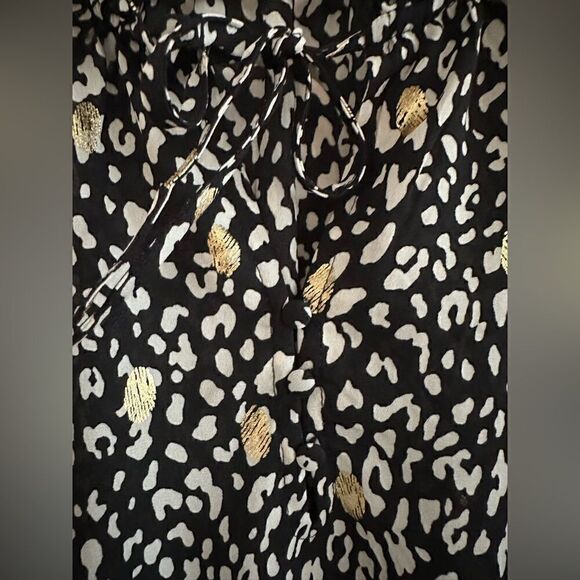 NWT Blu Pepper Bishop Tie Neck Top with Gold Design size Small - Picture 3 of 12